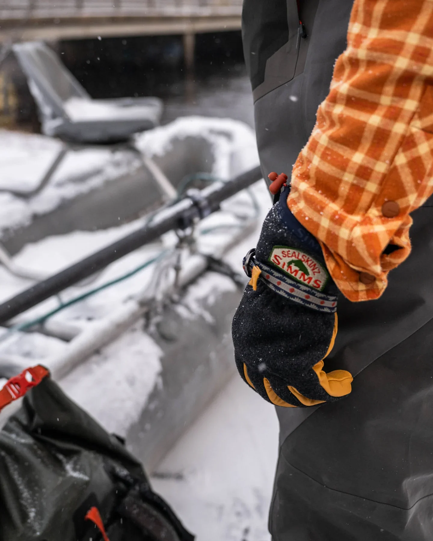 Simms X Sealskinz Baxter Glove - Image 2